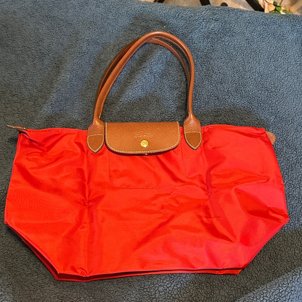 LIKE NEW Longchamp Le Pliage medium shoulder tote bag